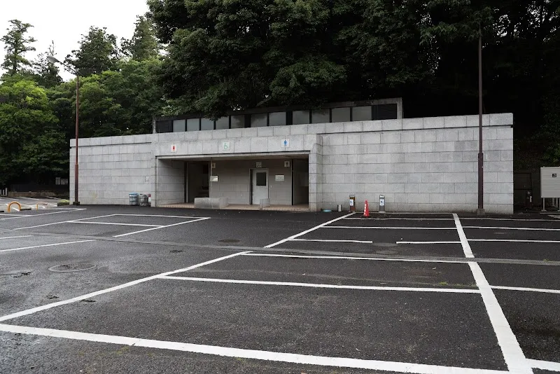 成田山境内 トイレ