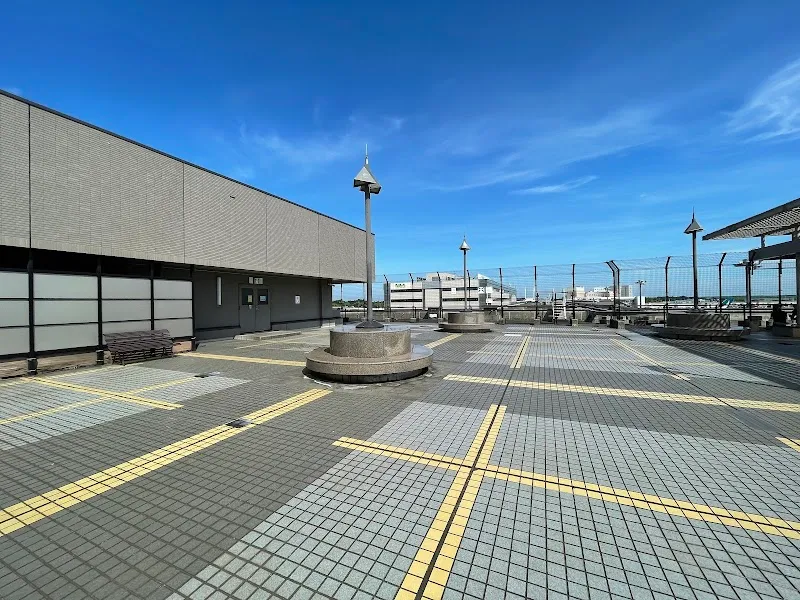 出発する飛行機